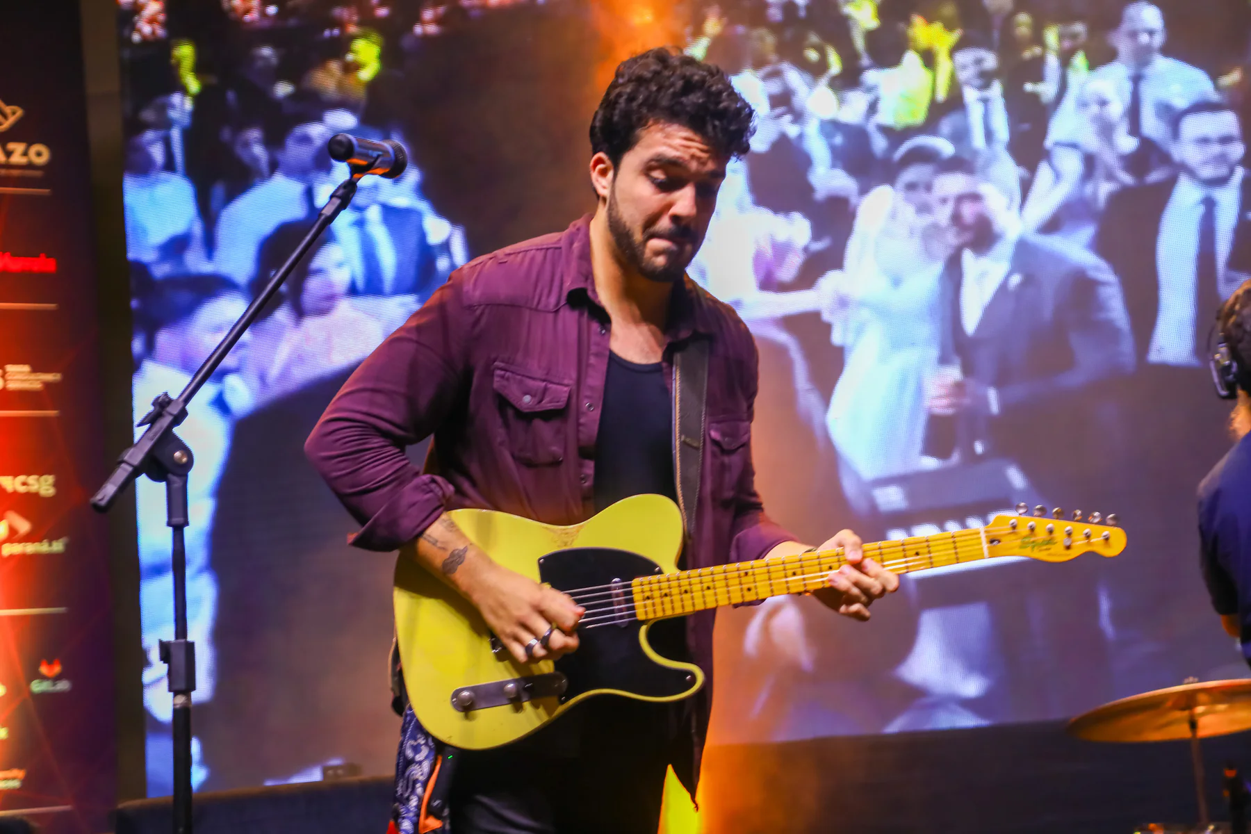 Apresentação musical ao vivo na TechFil